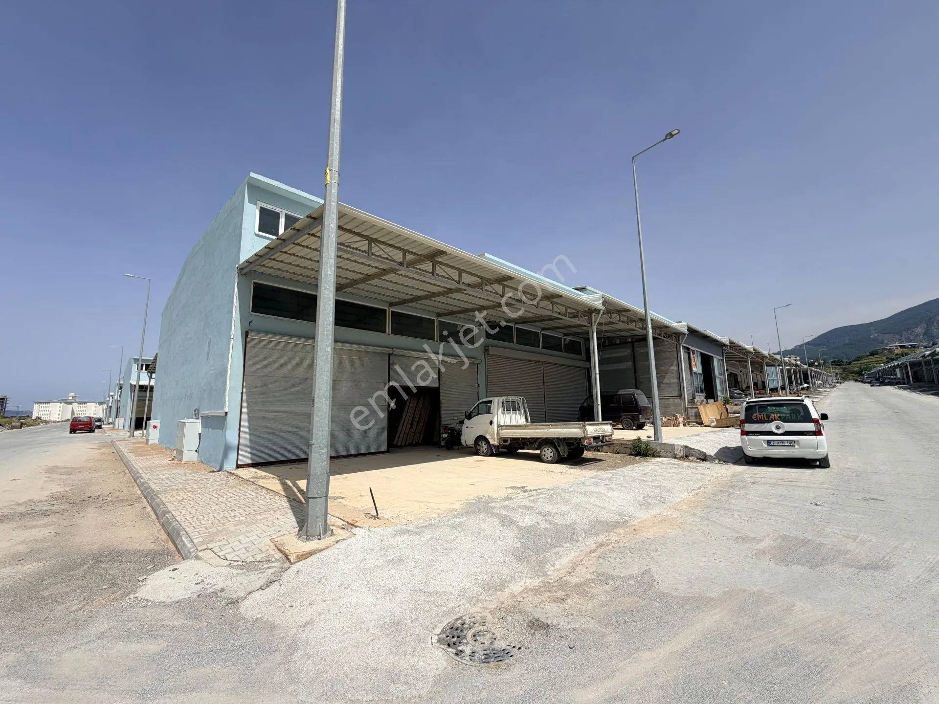 Emlakparktan Yeni Sanayide Önlü Arkalı 4 Adet Kiralık Köşe Dükkan - Görsel 3