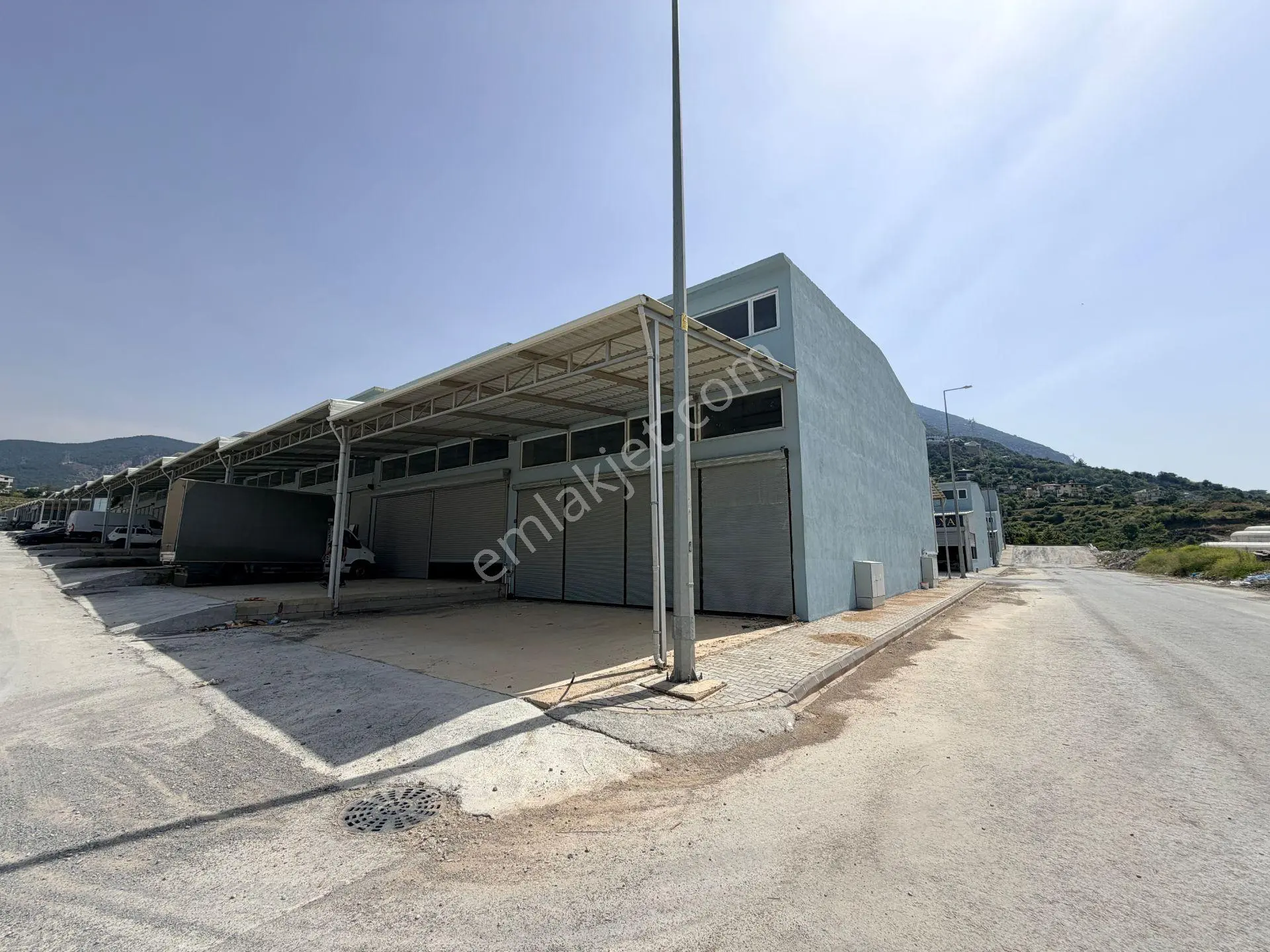 Emlakparktan Yeni Sanayide Önlü Arkalı 4 Adet Kiralık Köşe Dükkan - Görsel 2
