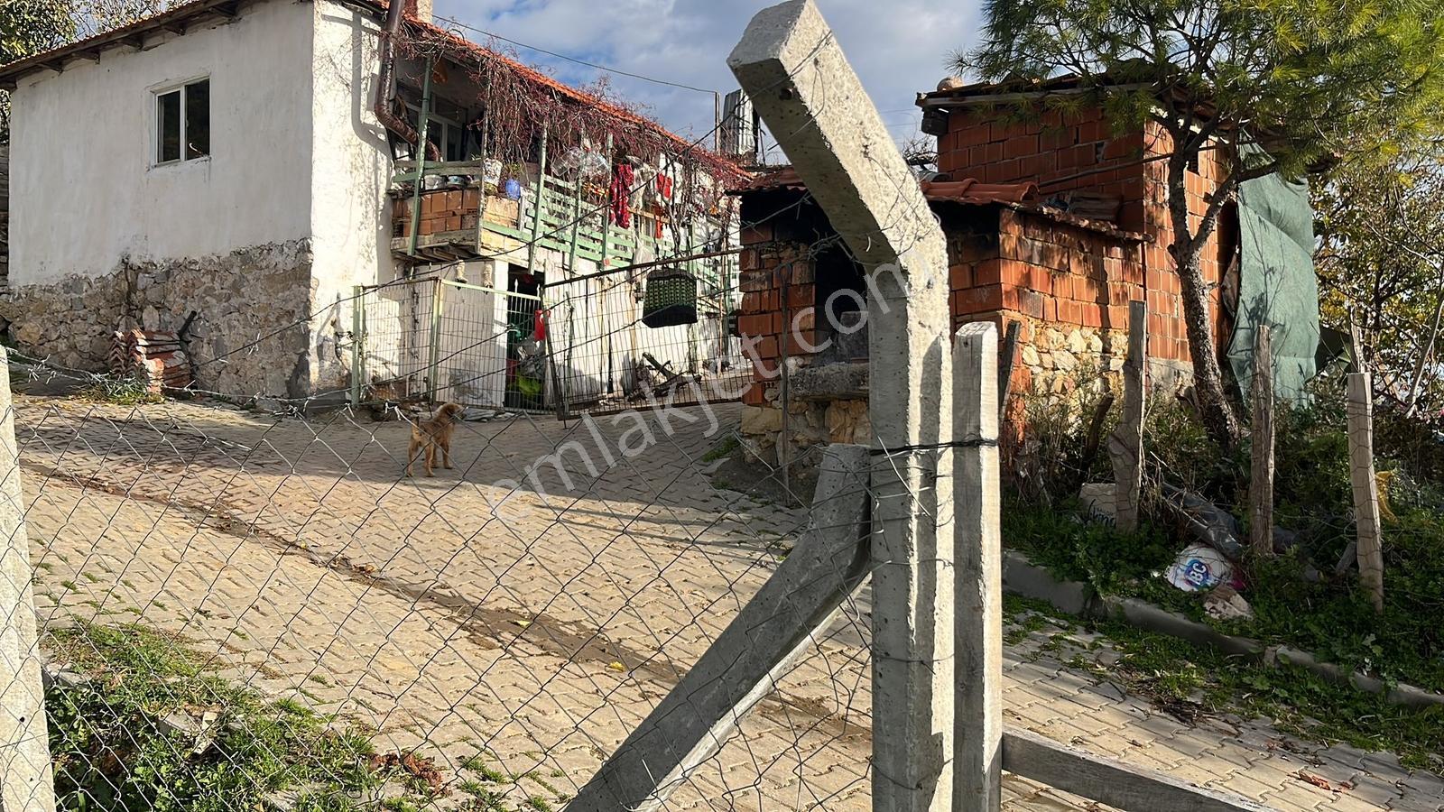 İzmir Bergama Köy Merkezinde Satılık Müstakil Ev Ve Arası - Görsel 9
