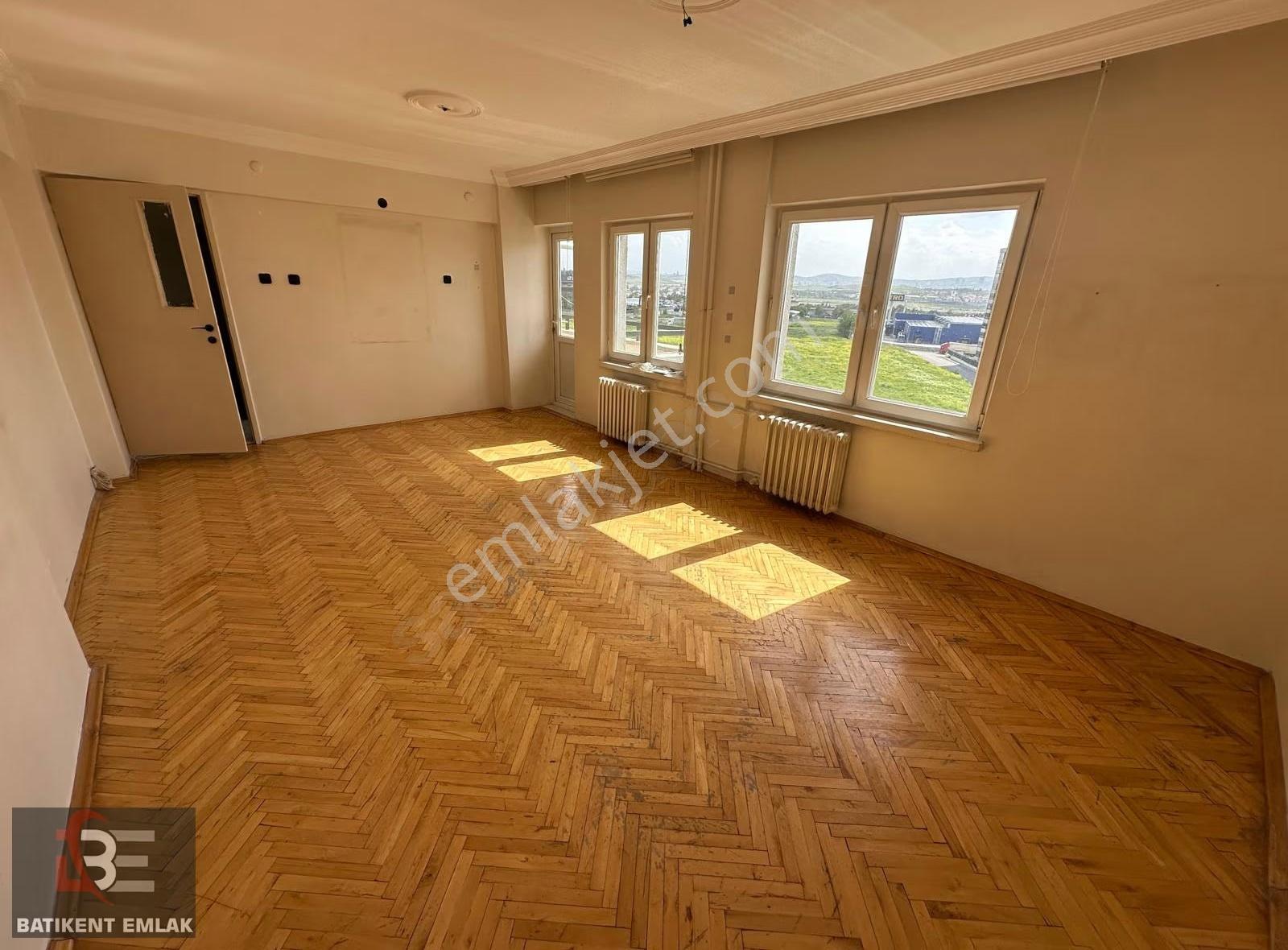 Batıkent Emlak'tan Batı Sitesi Mah Ara Kat 3+1 Asansörlü - Görsel 2
