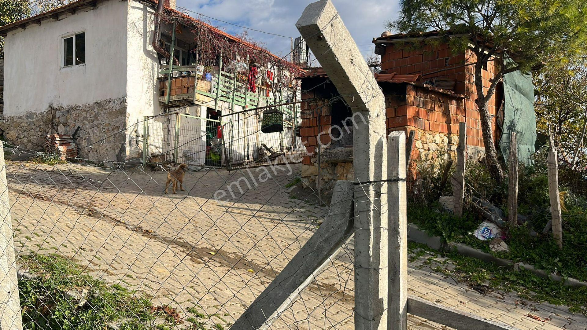 İzmir Bergama Köy Merkezinde Satılık Müstakil Ev Ve Arası - Görsel 9