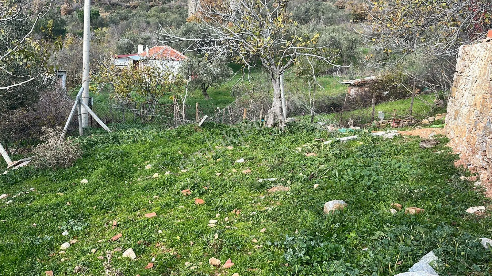 İzmir Bergama Köy Merkezinde Satılık Müstakil Ev Ve Arası - Görsel 2