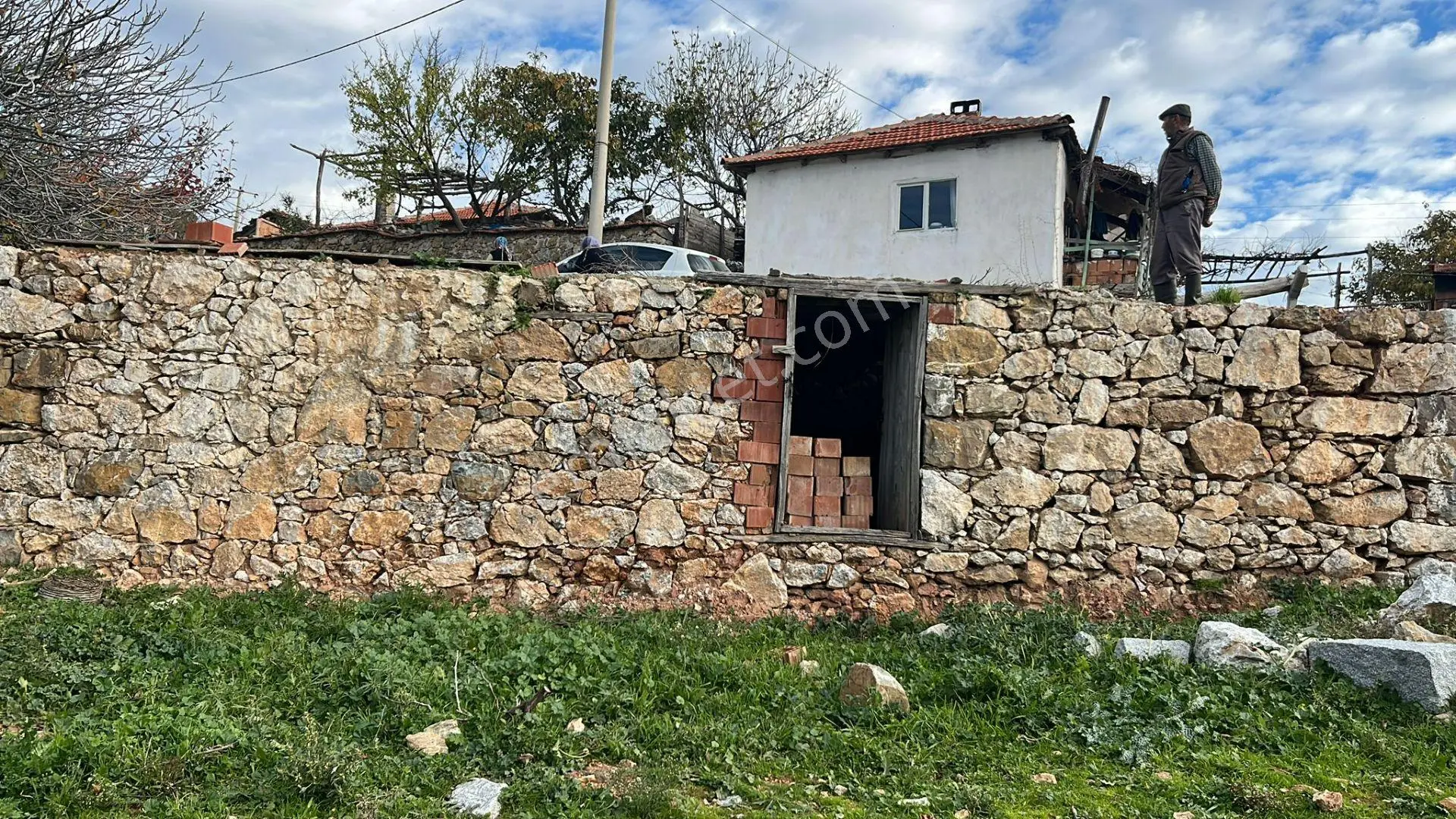 İzmir Bergama Köy Merkezinde Satılık Müstakil Ev Ve Arası - Görsel 4