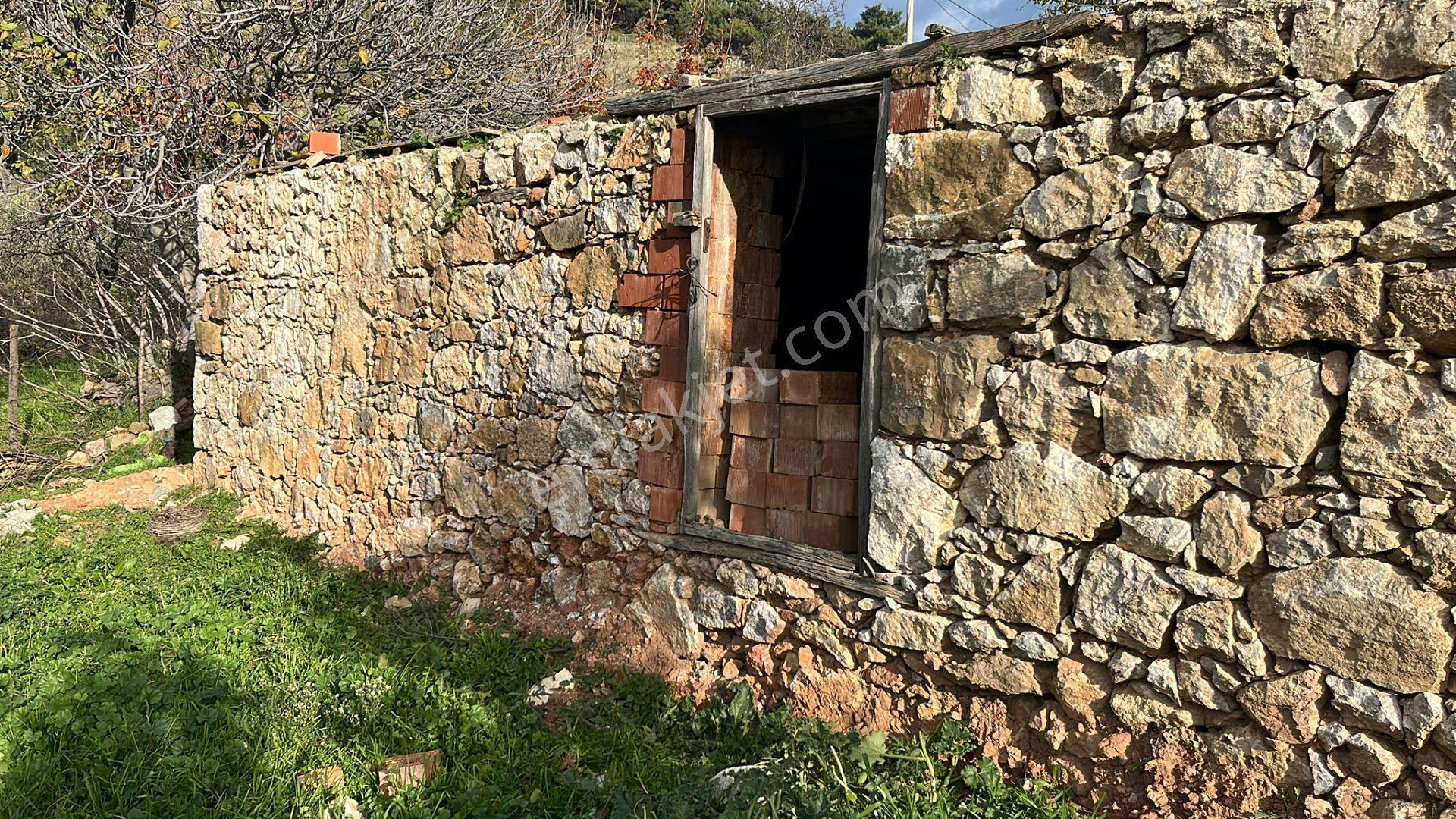 İzmir Bergama Köy Merkezinde Satılık Müstakil Ev Ve Arası - Görsel 13