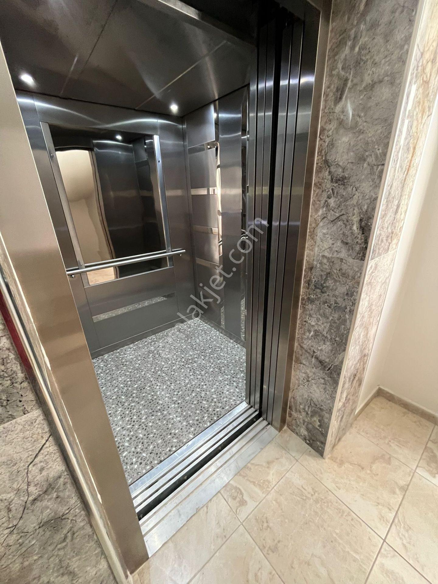 Kuşadası Merkezde Yeni Bina 2+1 Kiralık - Görsel 12