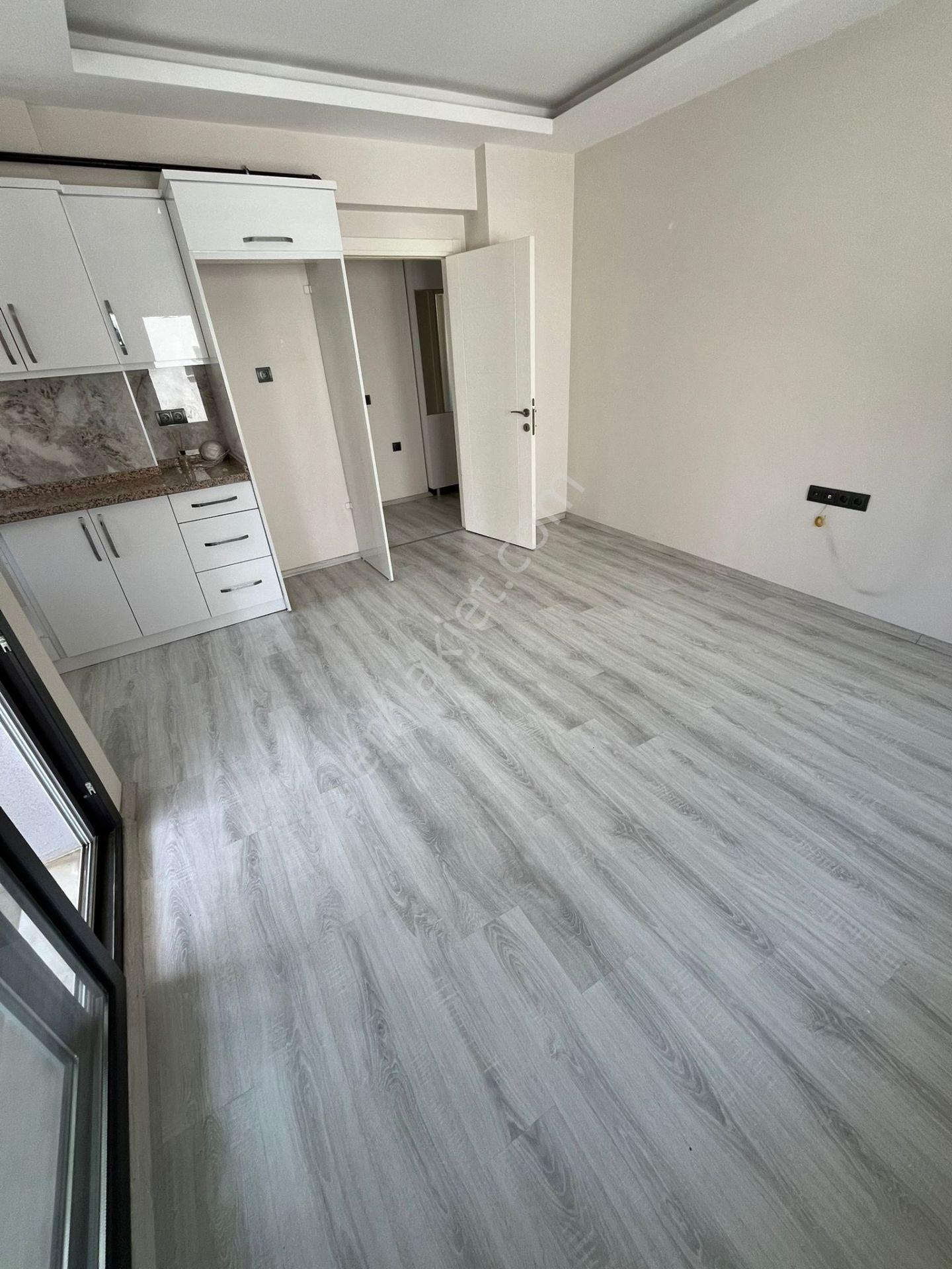 Kuşadası Merkezde Yeni Bina 2+1 Kiralık - Görsel 9