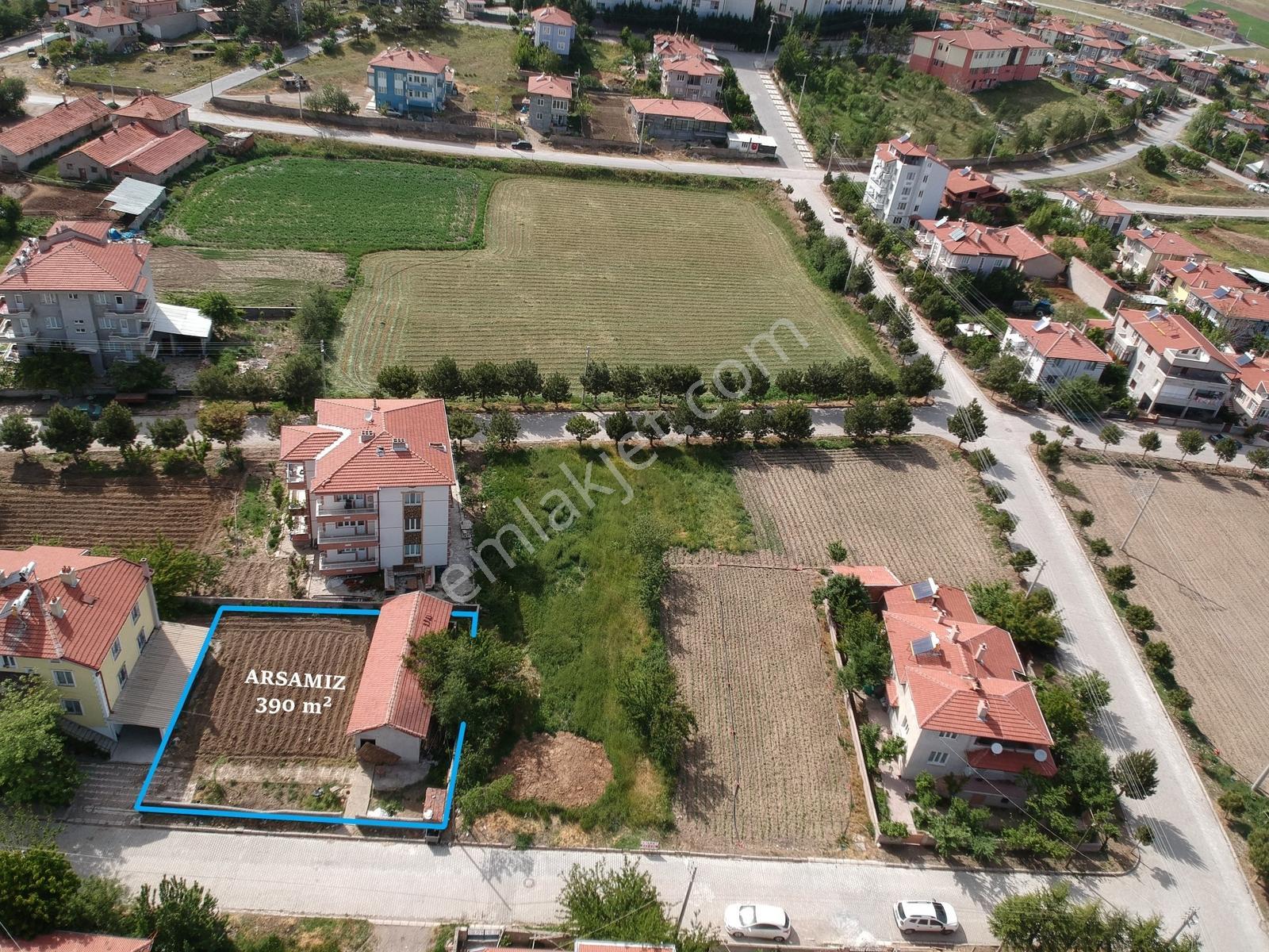 İlbey // Şuhut "istiklal" Mah.de Satılık 332 M² Arsa - Görsel 2