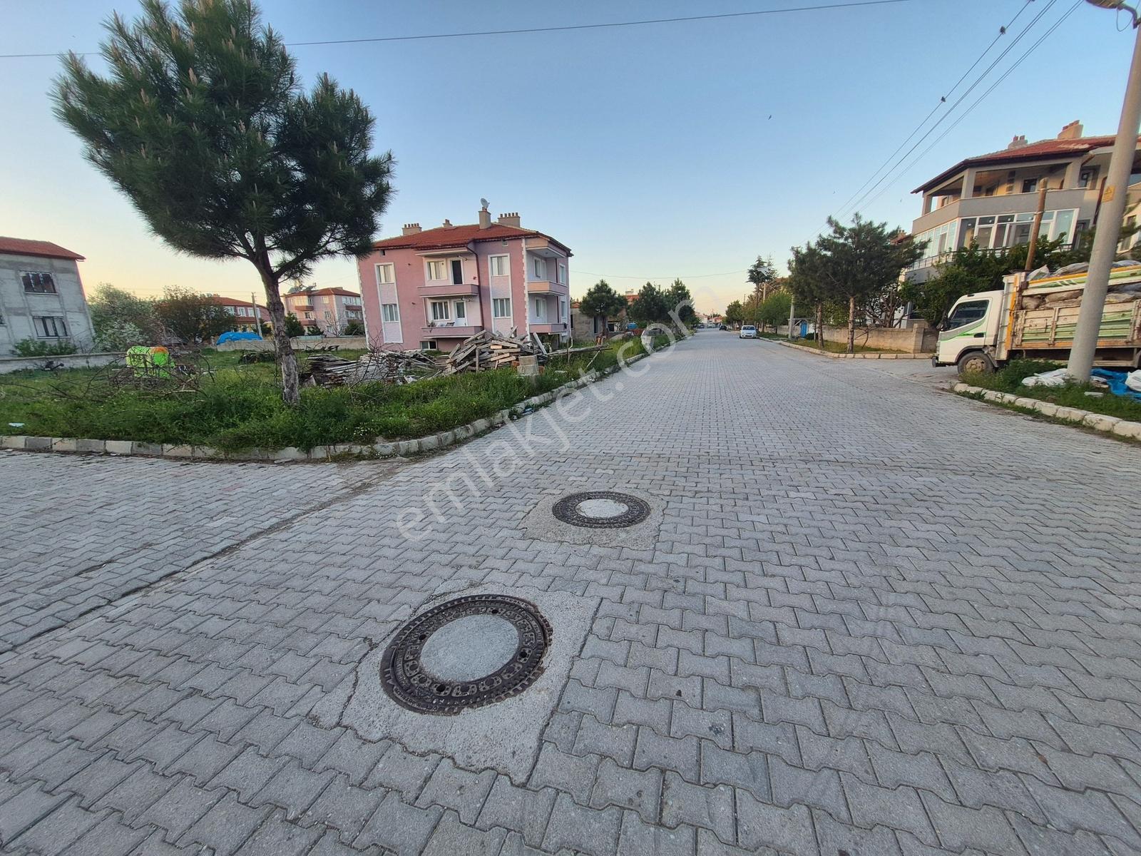 İlbey // Şuhut "istiklal" Mah.de Satılık 332 M² Arsa - Görsel 6