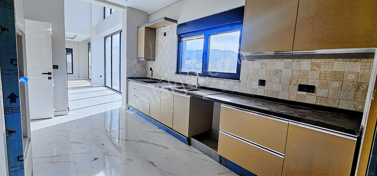 Gümüştepe'de Müstakil 5+1 Kiralık Villa - Görsel 19