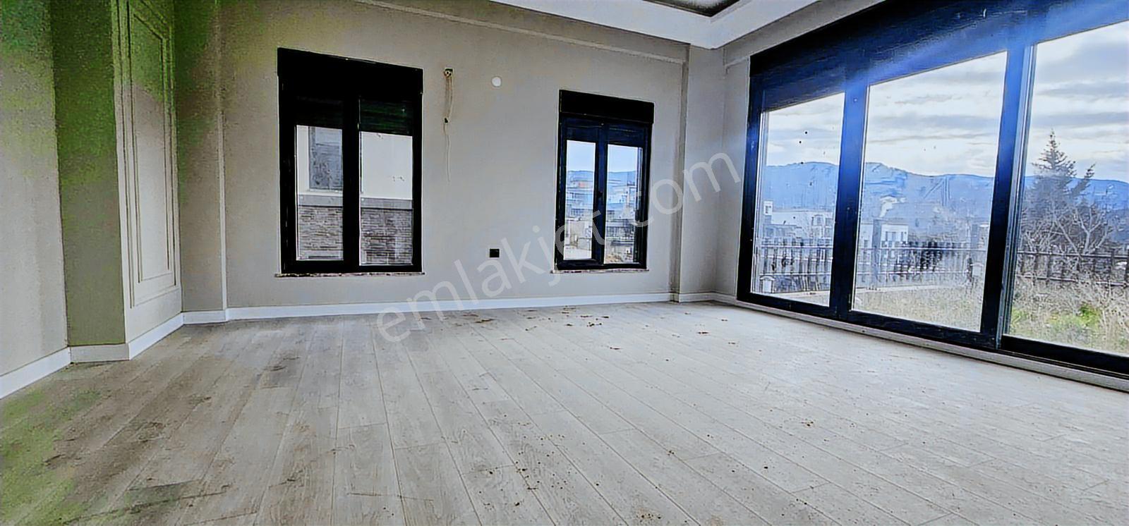 Gümüştepe'de Müstakil 5+1 Kiralık Villa - Görsel 14