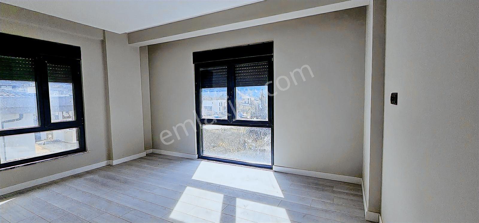 Gümüştepe'de Müstakil 5+1 Kiralık Villa - Görsel 23