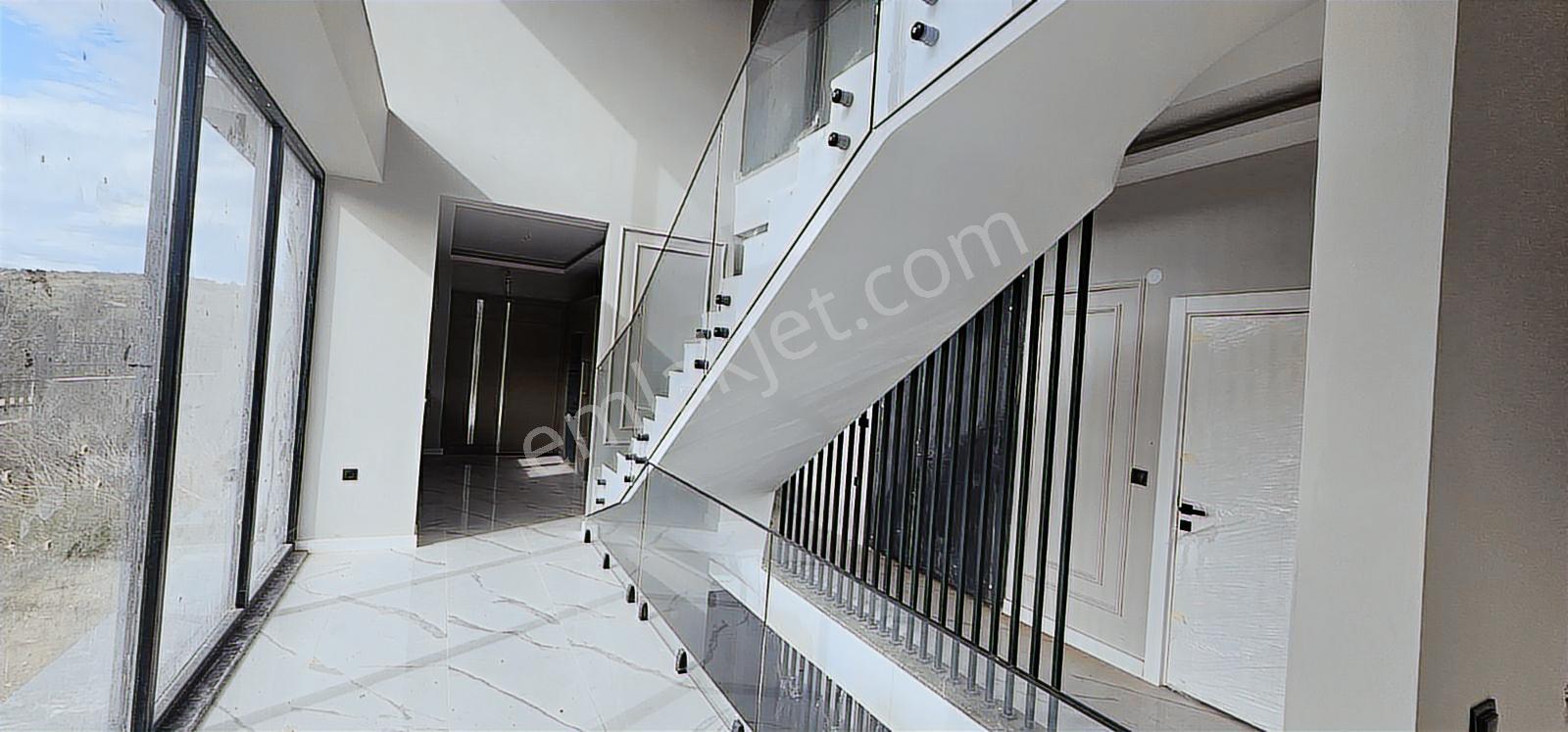 Gümüştepe'de Müstakil 5+1 Kiralık Villa - Görsel 18