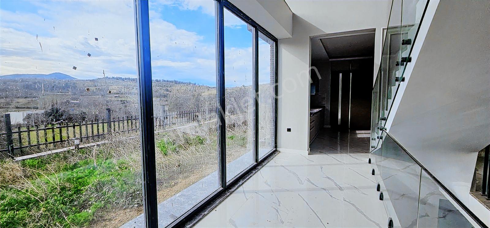 Gümüştepe'de Müstakil 5+1 Kiralık Villa - Görsel 17