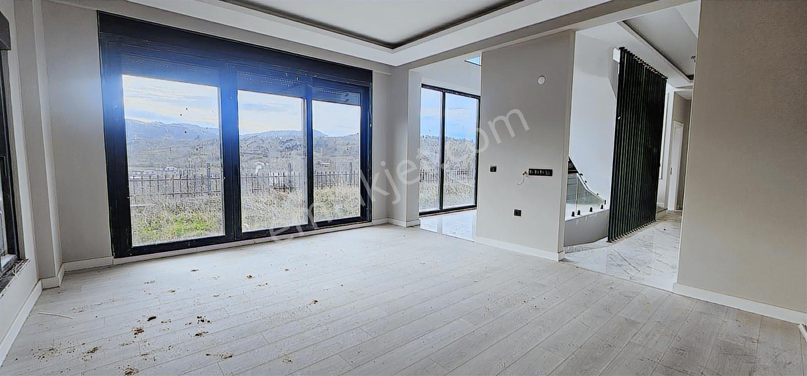 Gümüştepe'de Müstakil 5+1 Kiralık Villa - Görsel 15