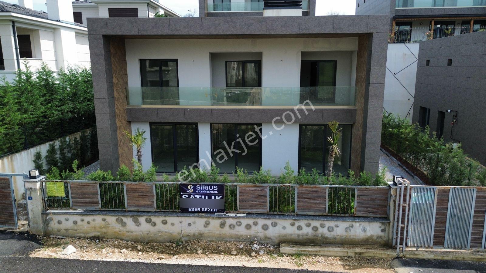 Gümüştepede Satılık 250 M2 5+1 Müstakil Villa