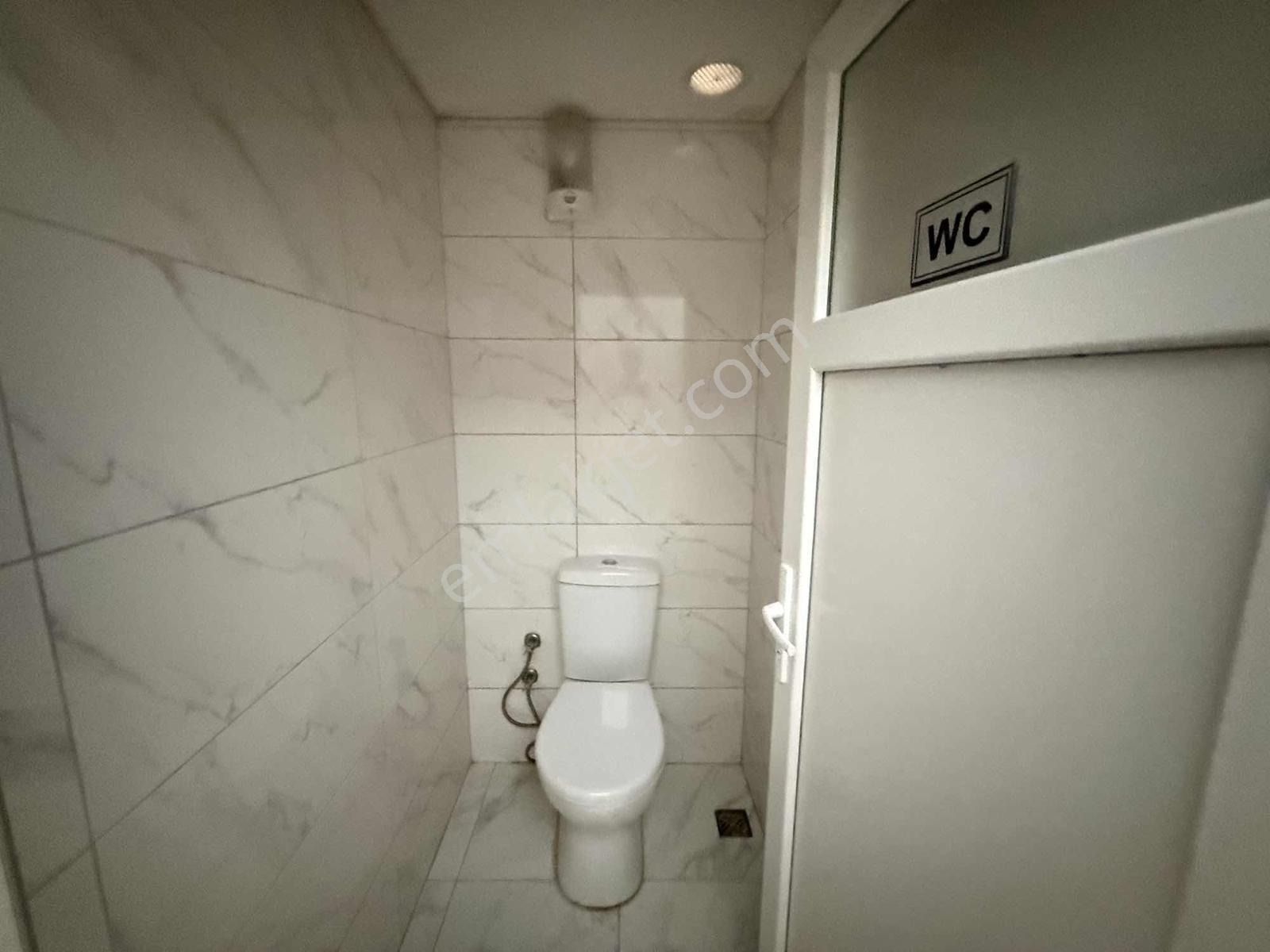 Profasor *dan 23 Nisan *da Kiralık 103 M2 Dükkan - Görsel 13