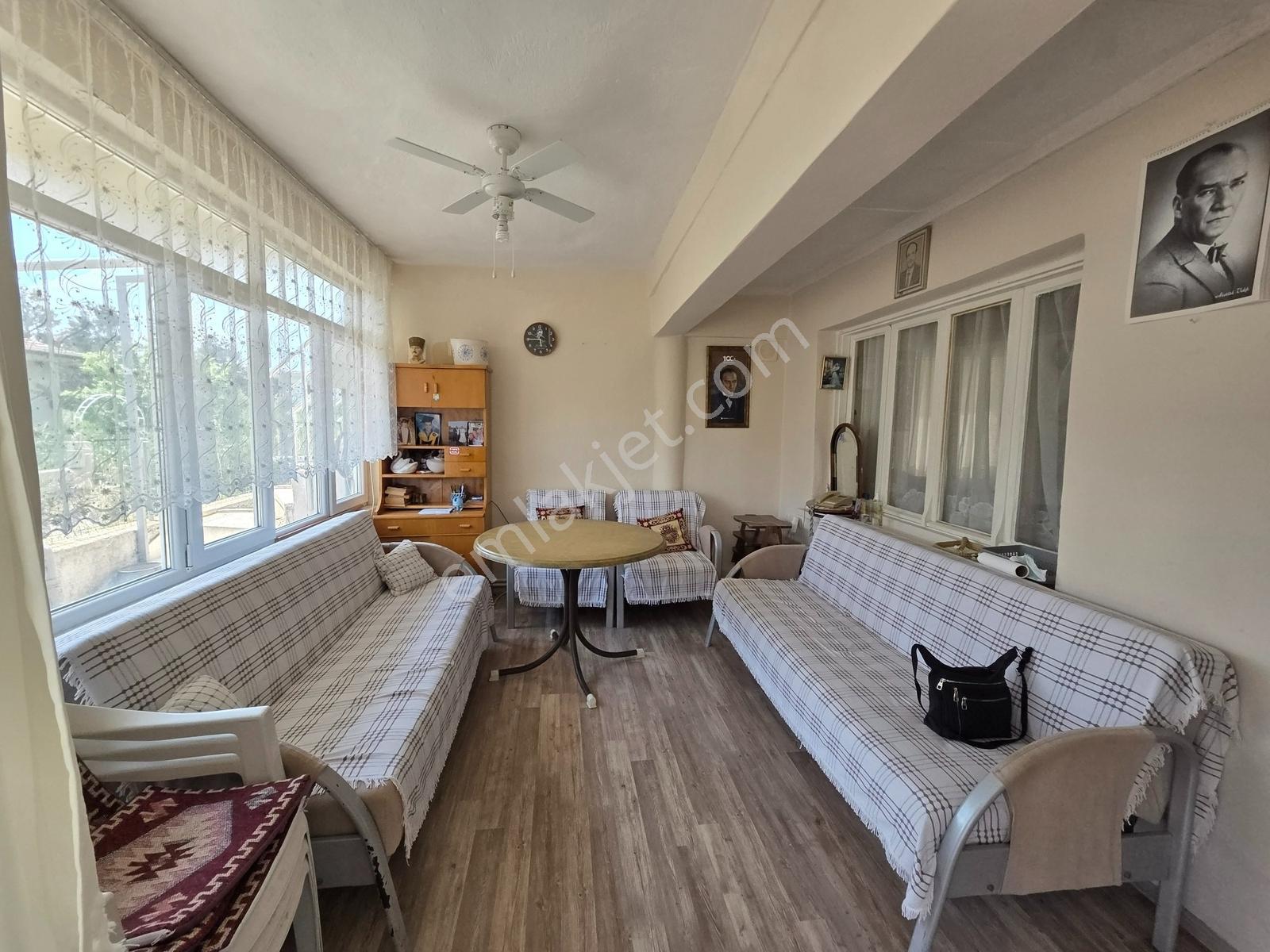 Urla Atatürk Mahallesi Kum Denizine 50m, Satılık Fırsat Villa - Görsel 12