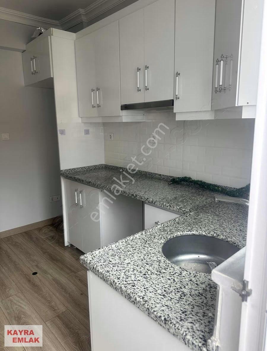 Muhittin Mahallesinde Ara Kat İçi Yapılı Daire