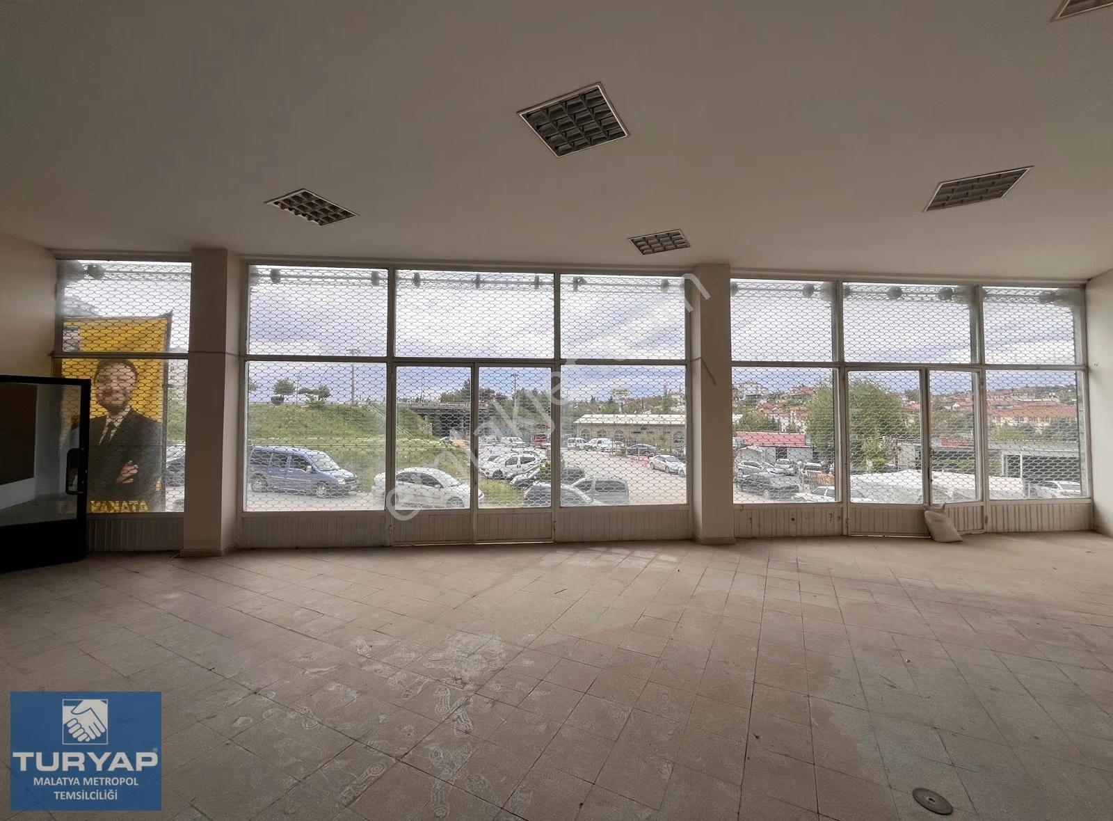 Turyap Metropolden Yeşiltepe Yoluna Cepheli Satılık Dükkan