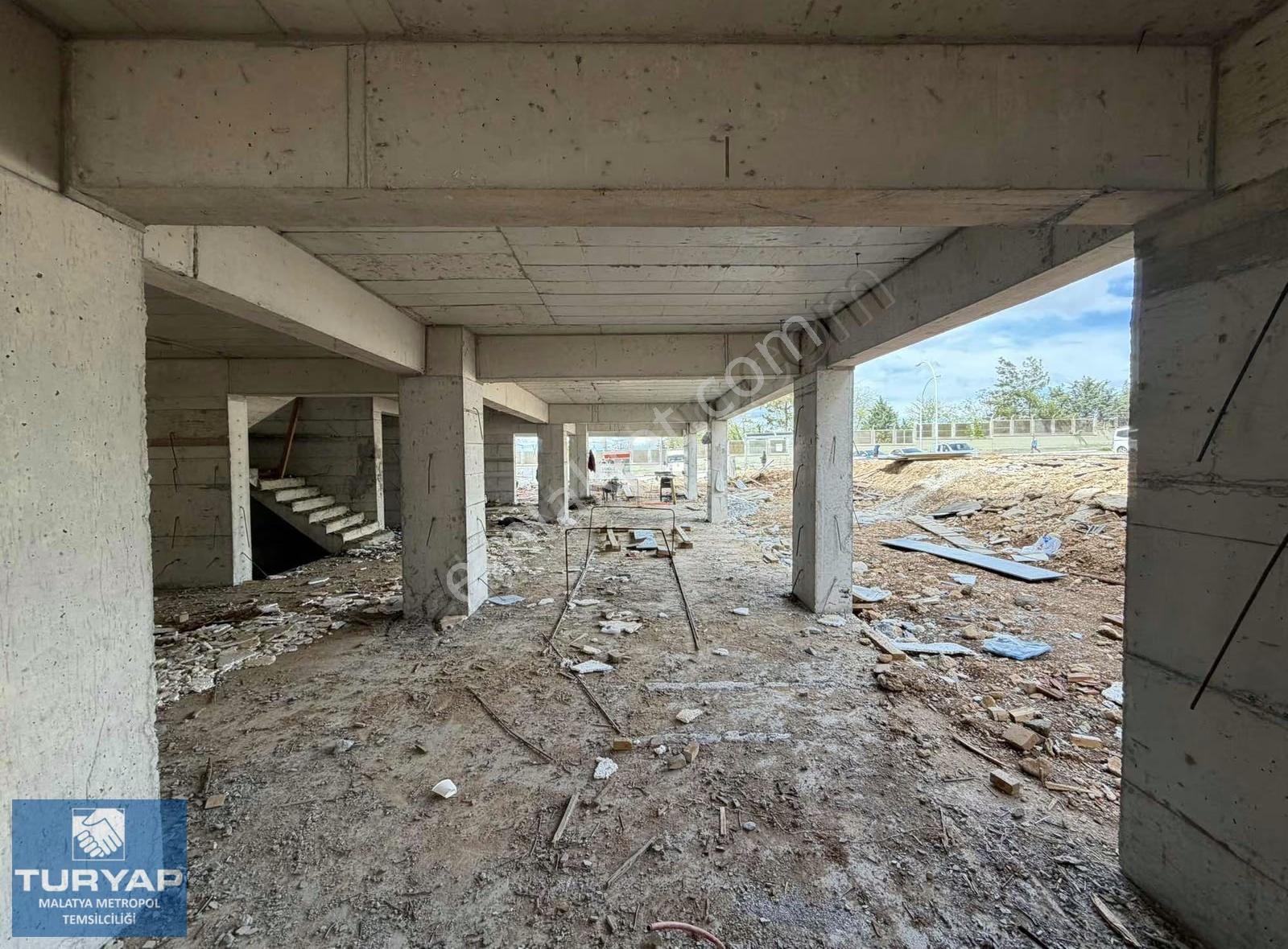 Turyap Metropol'den Askeriye Karşısı Ana Cadde'de Satılık Dükkan - Görsel 2