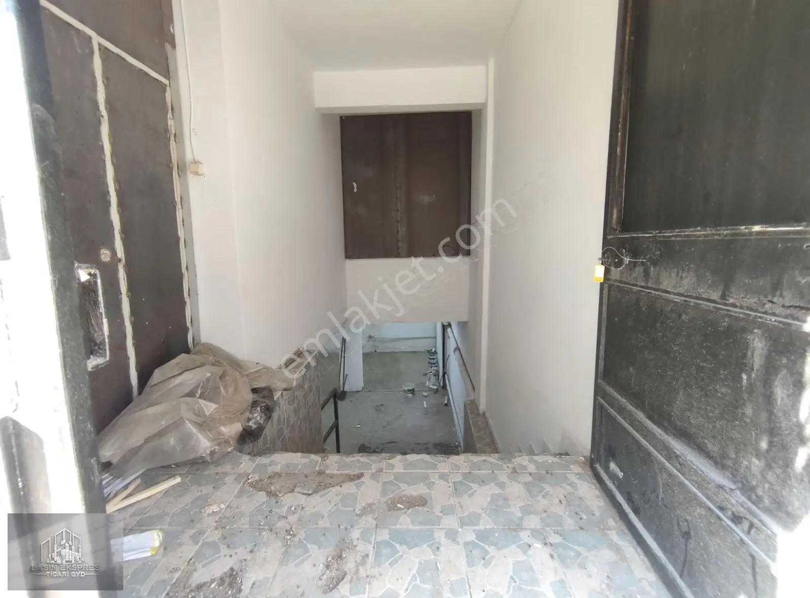 Enes Malik Toraman'dan Çobançeşmede 240 M2 Kiralık Bodrum Dükkan - Görsel 4
