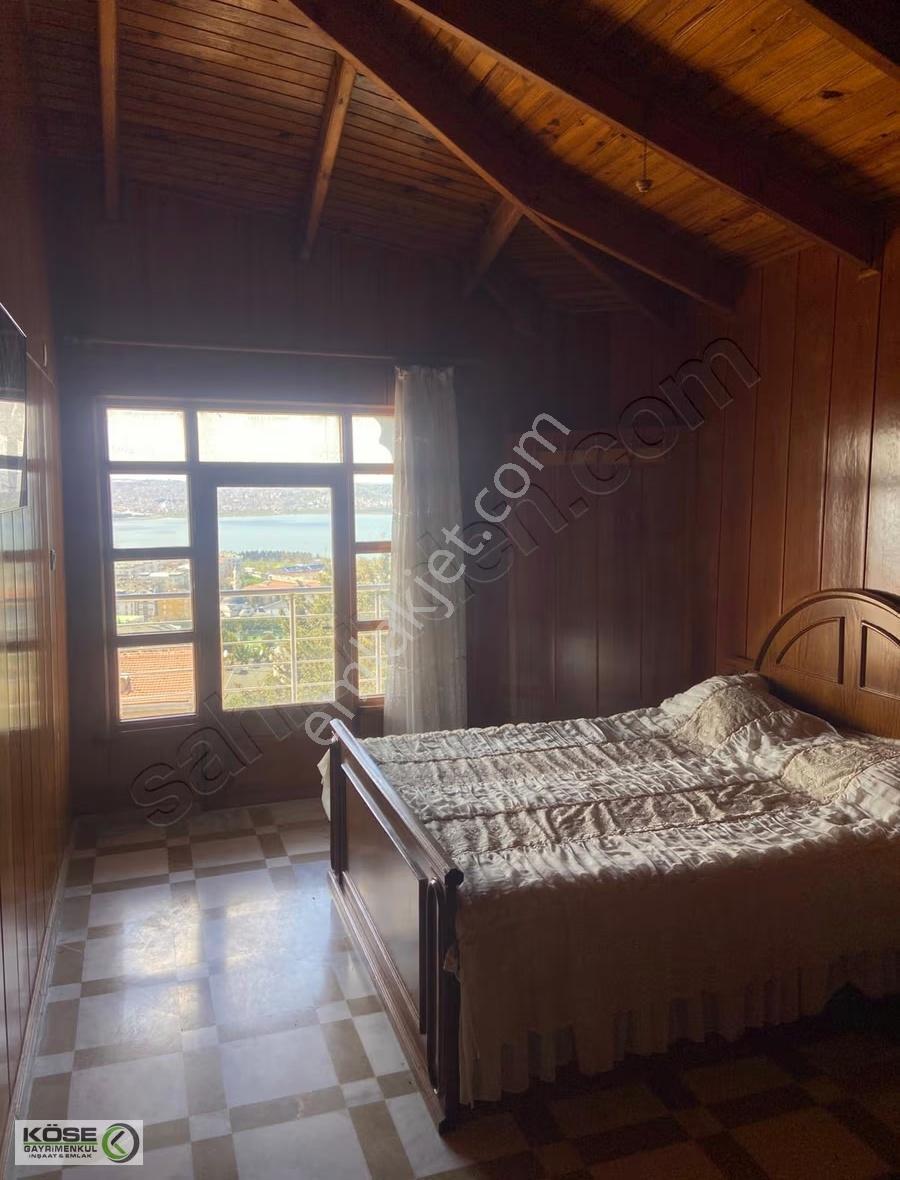 Büyükçekmece Merkez Mah. Deniz Ve Göl Manzaralı Kiralık Villa - Görsel 28
