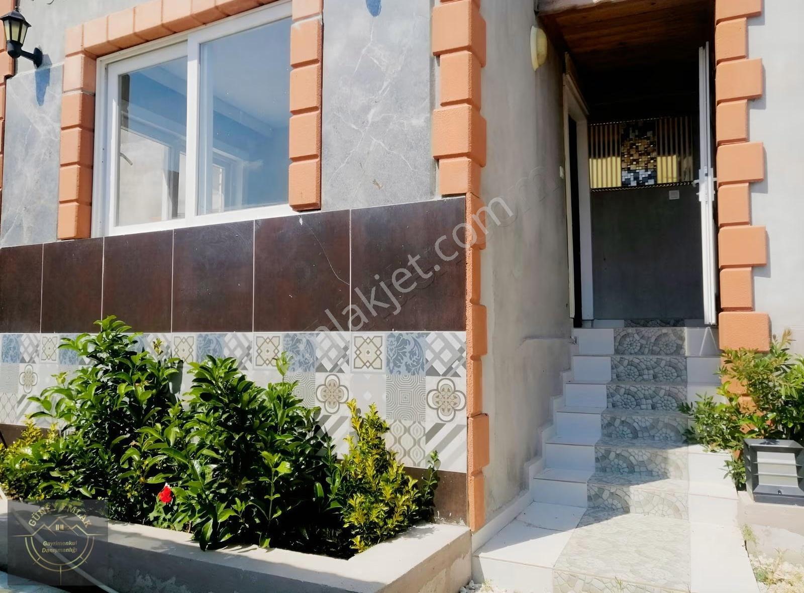 Ezine Yaylacık Köyünde Satılık Müstakil Ev