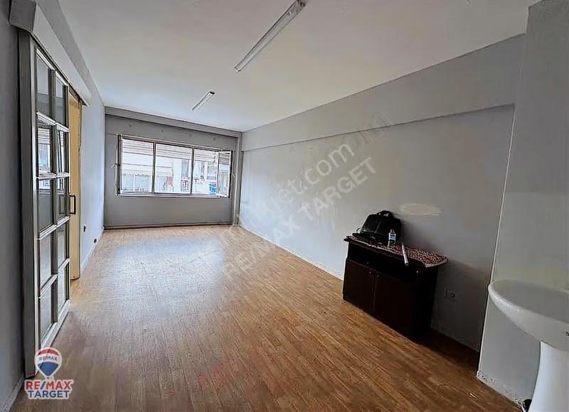 Karşıyaka Çarşıda Vitrin Cepheli İşleme Hazır Prestijli Ofis! - Görsel 17
