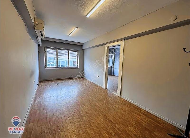 Karşıyaka Çarşıda Vitrin Cepheli İşleme Hazır Prestijli Ofis! - Görsel 10