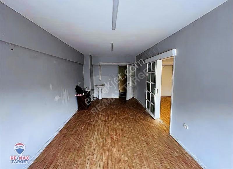 Karşıyaka Çarşıda Vitrin Cepheli İşleme Hazır Prestijli Ofis! - Görsel 3