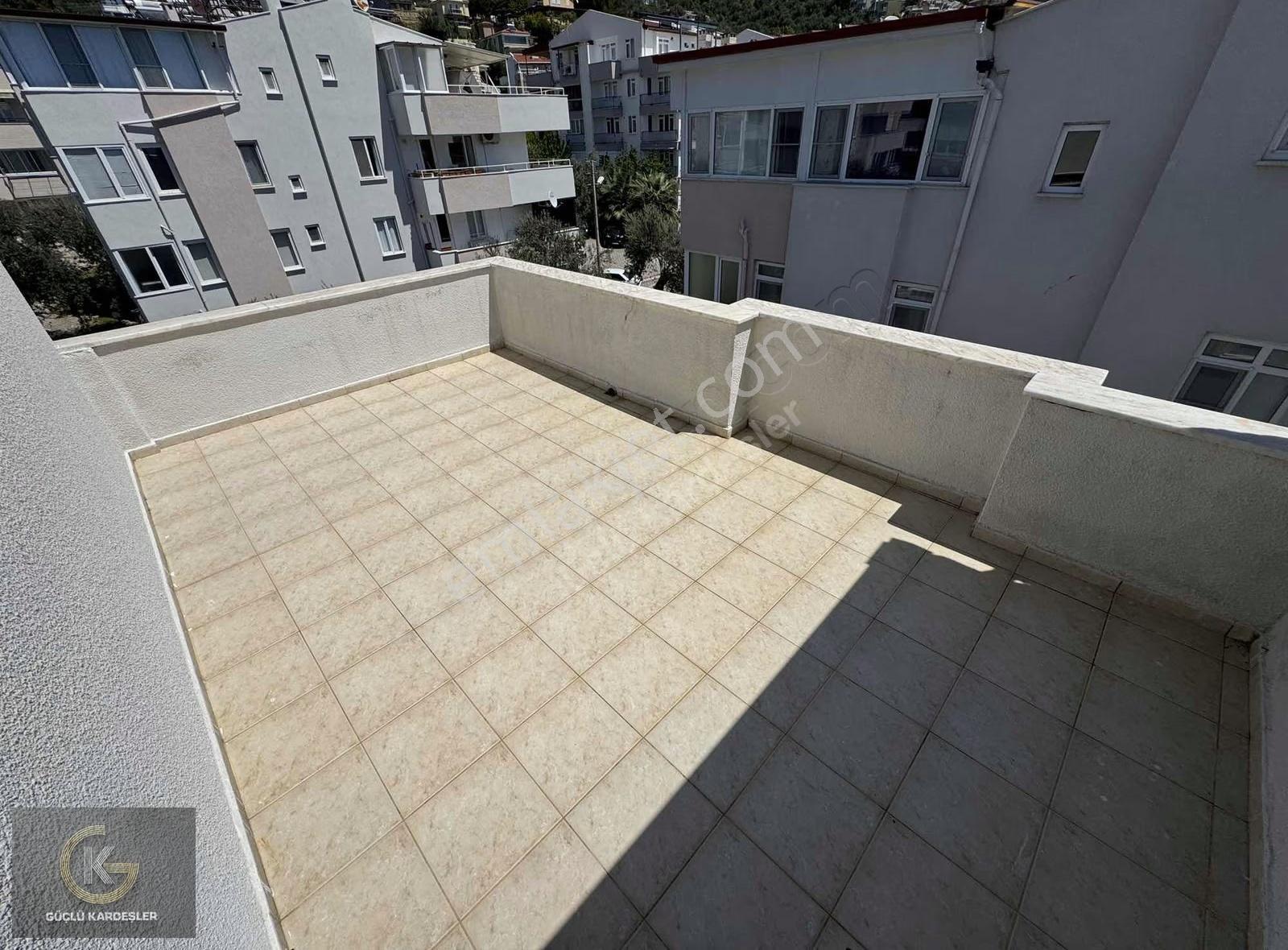 Güçlü Kardeşler Denize 100 Metre Full Manzaralı 3+1 Dubleks - Görsel 26