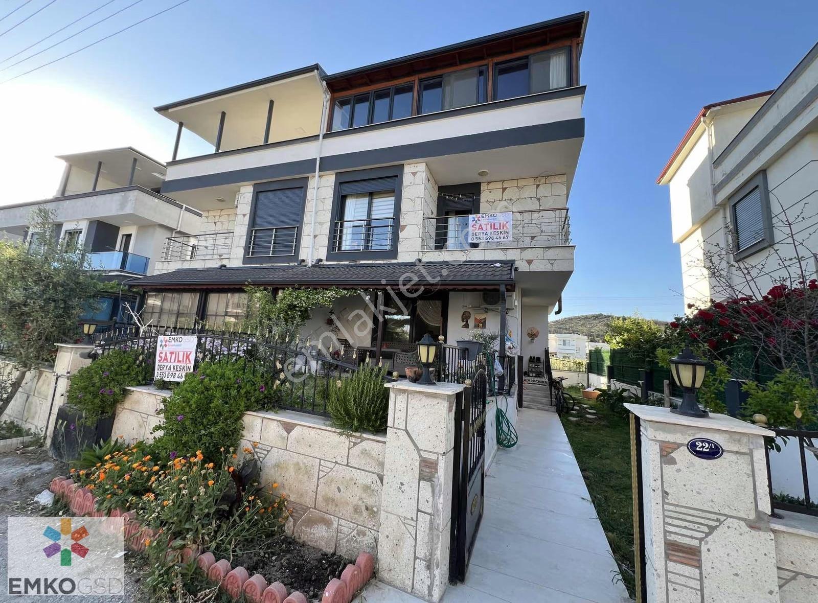 Ürkmez Doğanbeyde Satılık 4+1 Villa (emko)