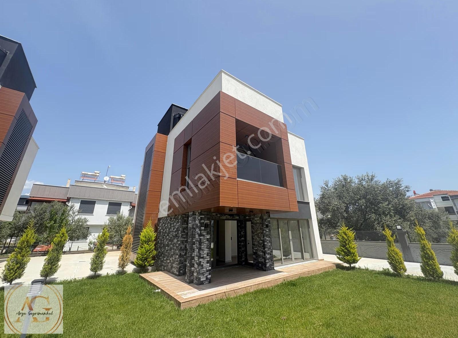 Arya'dan Güre'de Deniz Tarafında, Havuzlu 4+1 Lüks Villa - Görsel 26