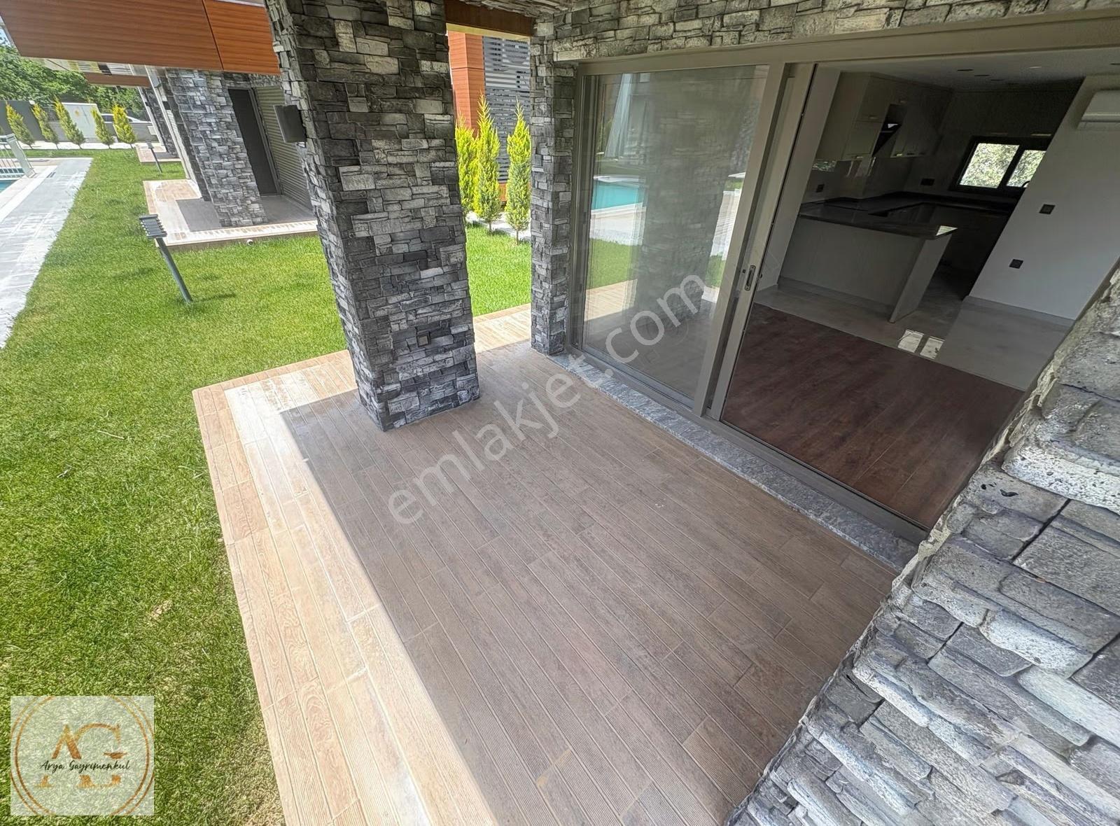 Arya'dan Güre'de Deniz Tarafında, Havuzlu 4+1 Lüks Villa - Görsel 17
