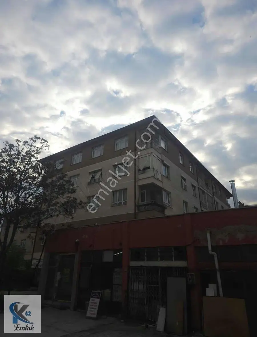 Alaeddin İlk Okulu Karşısı Işıklar Mahallesi Arakat 3+1 Daire