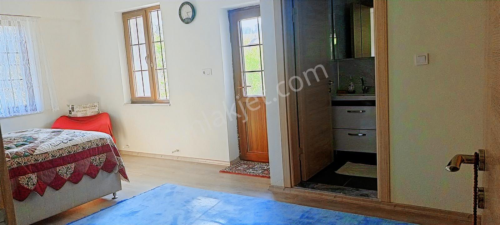 Bölgede Enucuz 834 M2 Arsada İskanlı 5+1 200 M2 Willa Hemen Tşn - Görsel 3