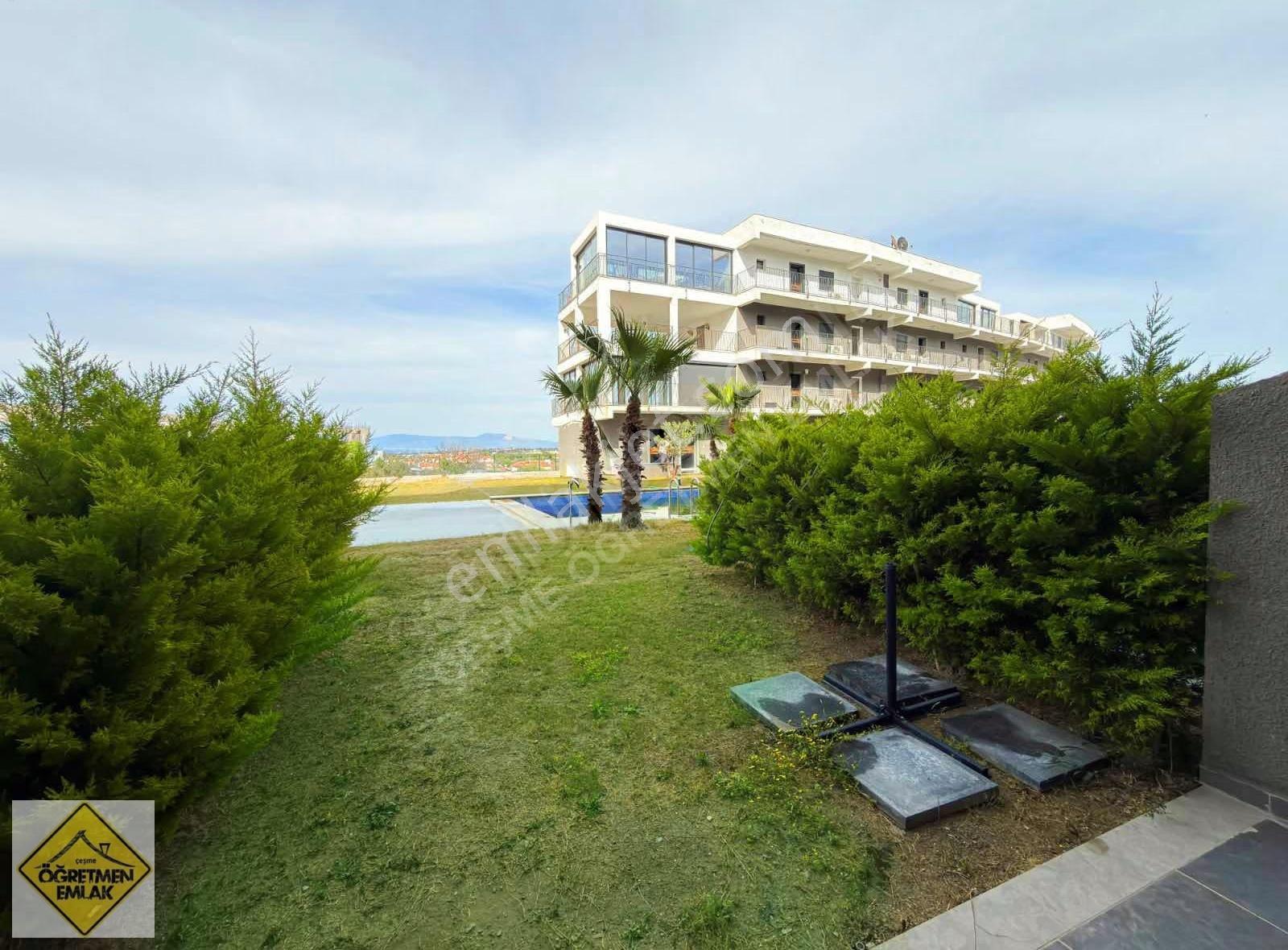 Çeşme Ayasaranda Havuz Manzaralı Bahçe Dubleks Daire - Görsel 17