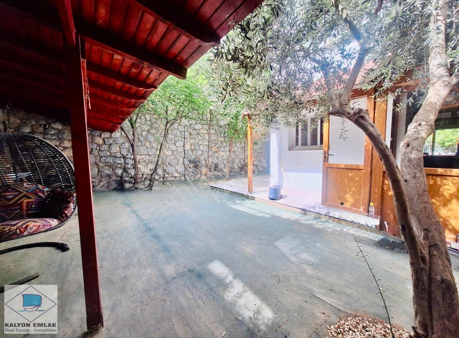 Çeşme Çiftlikköy'de Denize Yakın Kalyon'dan Kiralık 3+1 Villa - Görsel 32