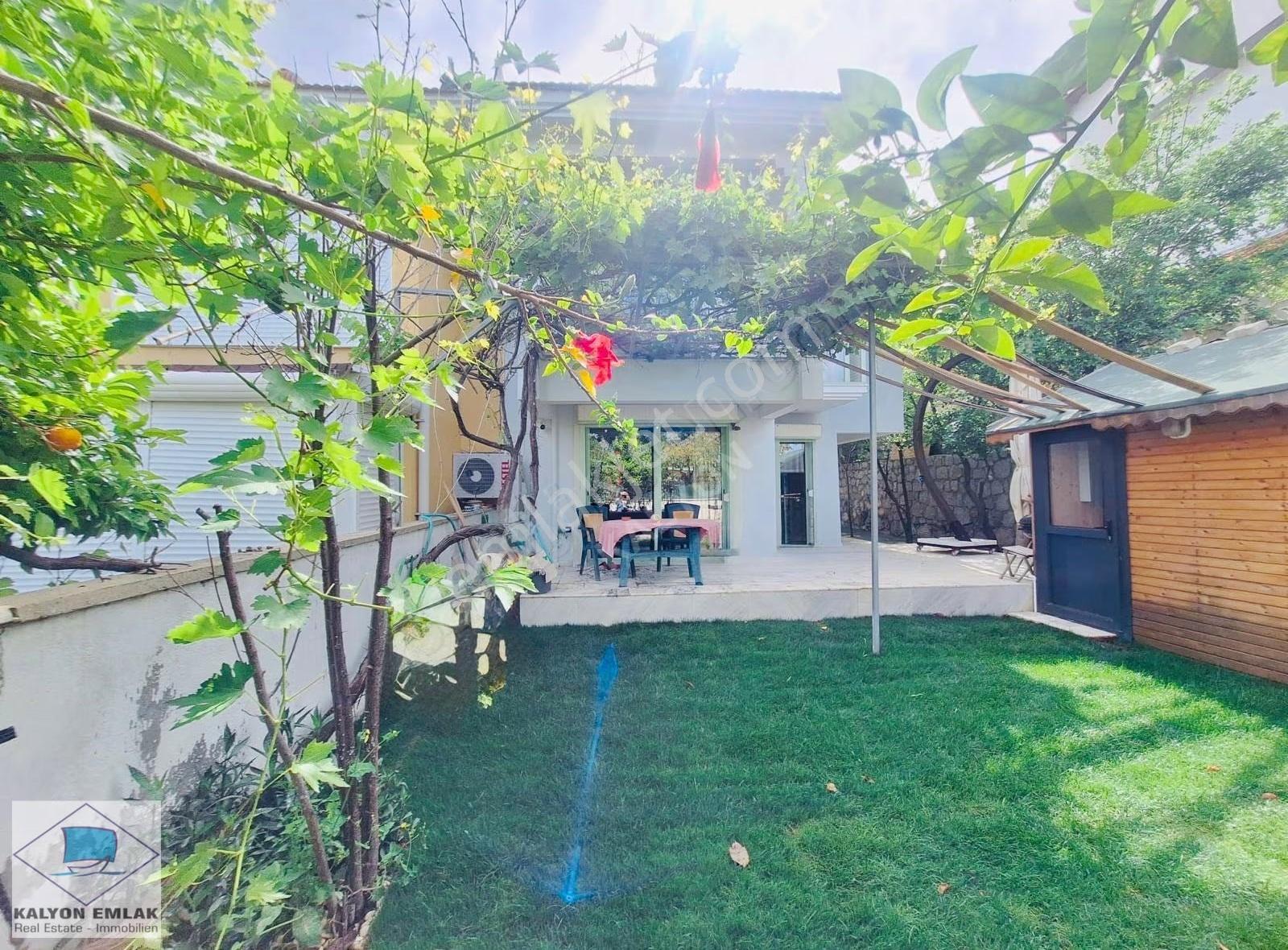 Çeşme Çiftlikköy'de Denize Yakın Kalyon'dan Kiralık 3+1 Villa