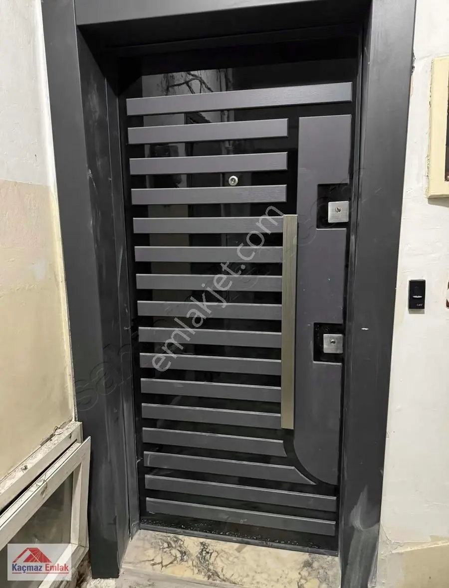 Kaçmaz'dan Eminsinan Piyerloti Caddesi Büro - Görsel 2