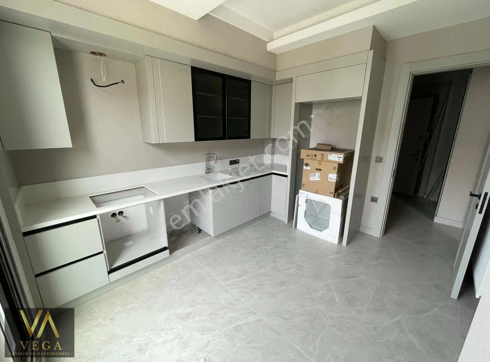 Uncubozköy Noran Atrıum'da Satılık 3+1 Cadde Cepheli Daire