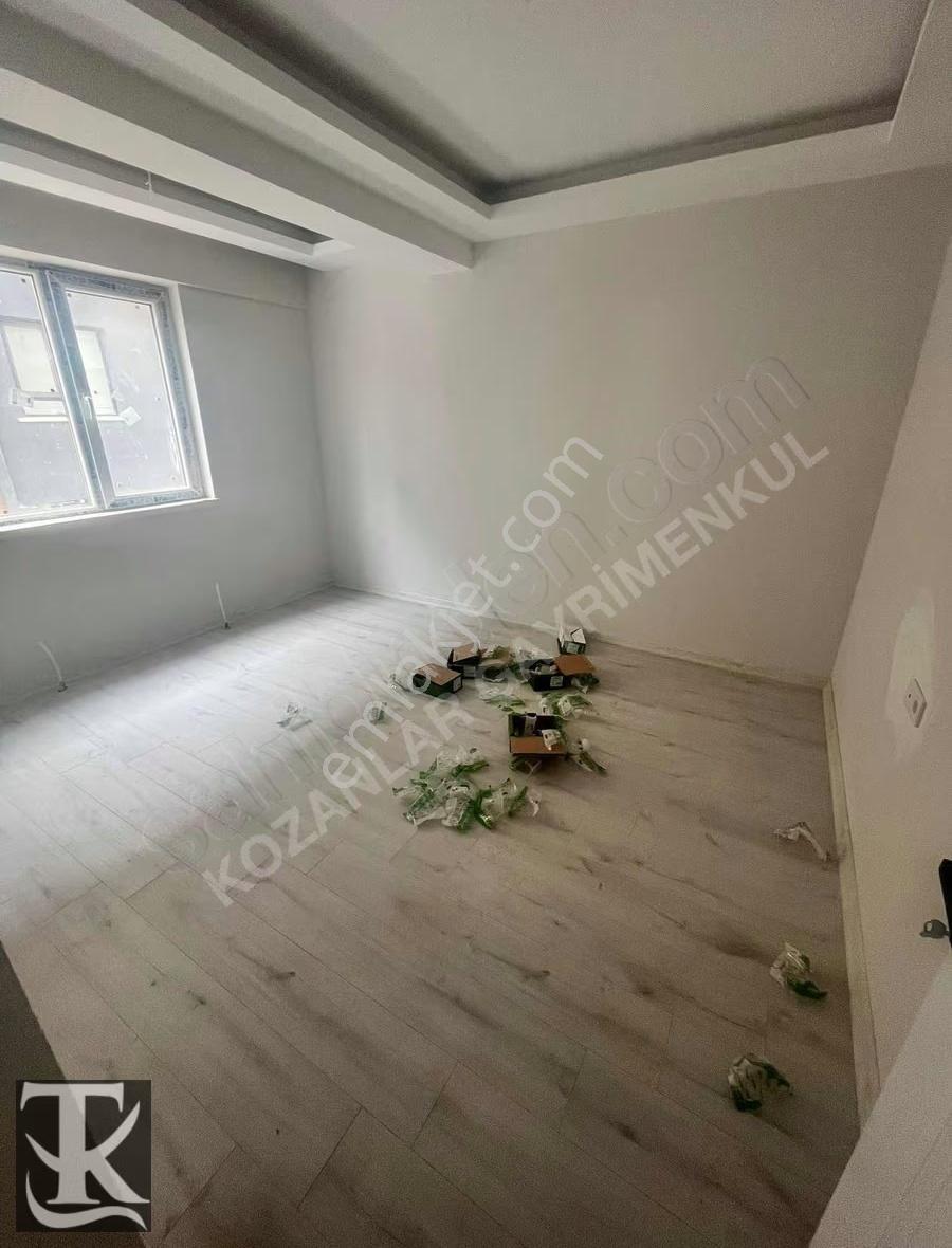 Cadde'de Ön Cepheli Kombi Petekli - Görsel 6