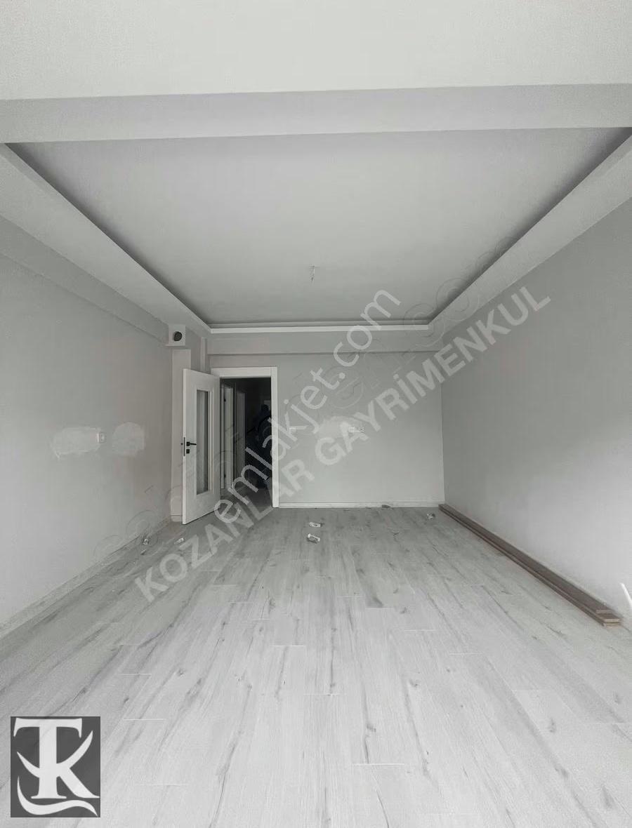 Cadde'de Ön Cepheli Kombi Petekli - Görsel 7