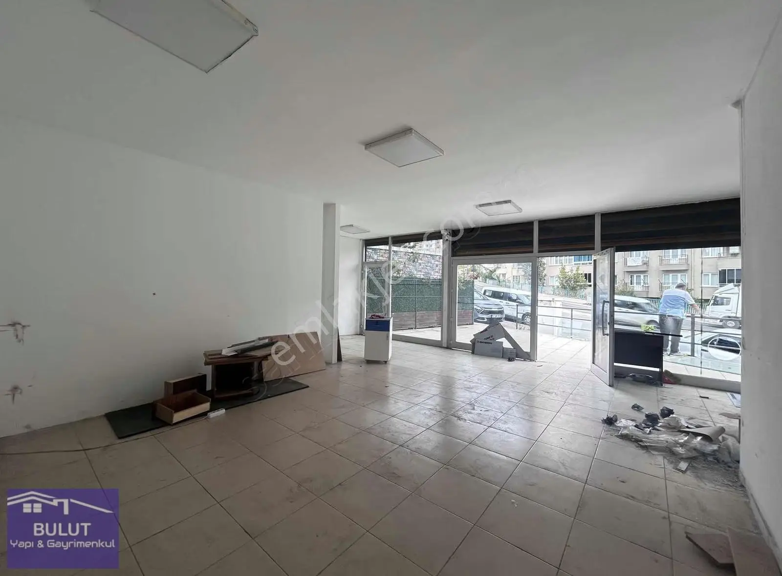 Eskihisar Yolu Üzerinde Köşe Başı 100m2 Kiralık İş Yeri