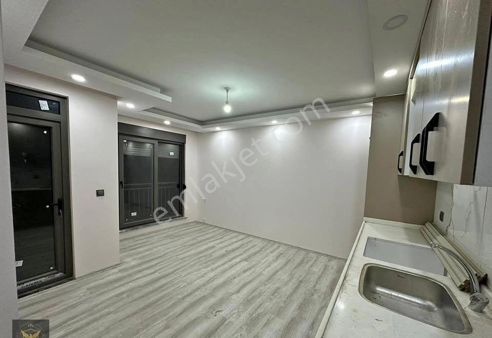 Beylikdüzü Cumhuriyet Mahallesinde Site İçi Aile Oturumuna Uygun Metrobüse Yakın 1+1 Dairemiz - Görsel 6