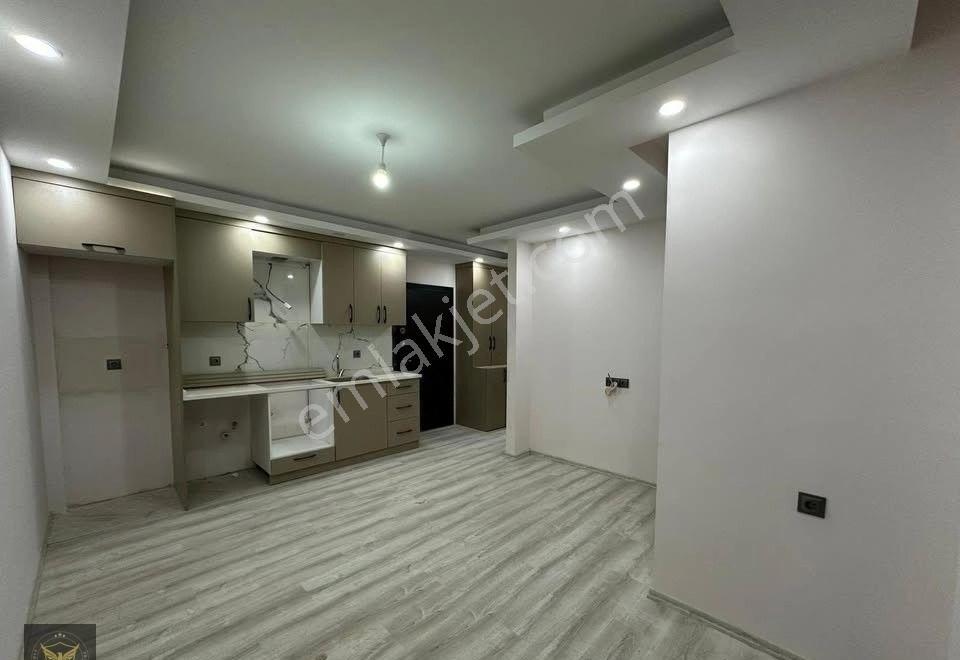 Beylikdüzü Cumhuriyet Mahallesinde Site İçi Aile Oturumuna Uygun Metrobüse Yakın 1+1 Dairemiz