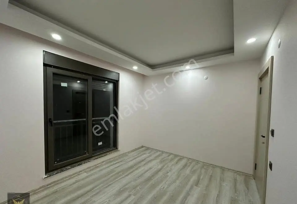 Beylikdüzü Cumhuriyet Mahallesinde Site İçi Aile Oturumuna Uygun Metrobüse Yakın 1+1 Dairemiz - Görsel 4