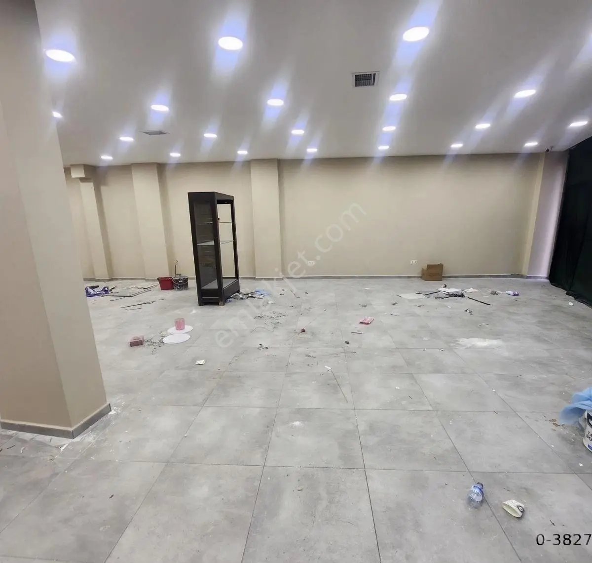 Kemerburgaz Merkezde 260 M2 İki Kat Dükkan