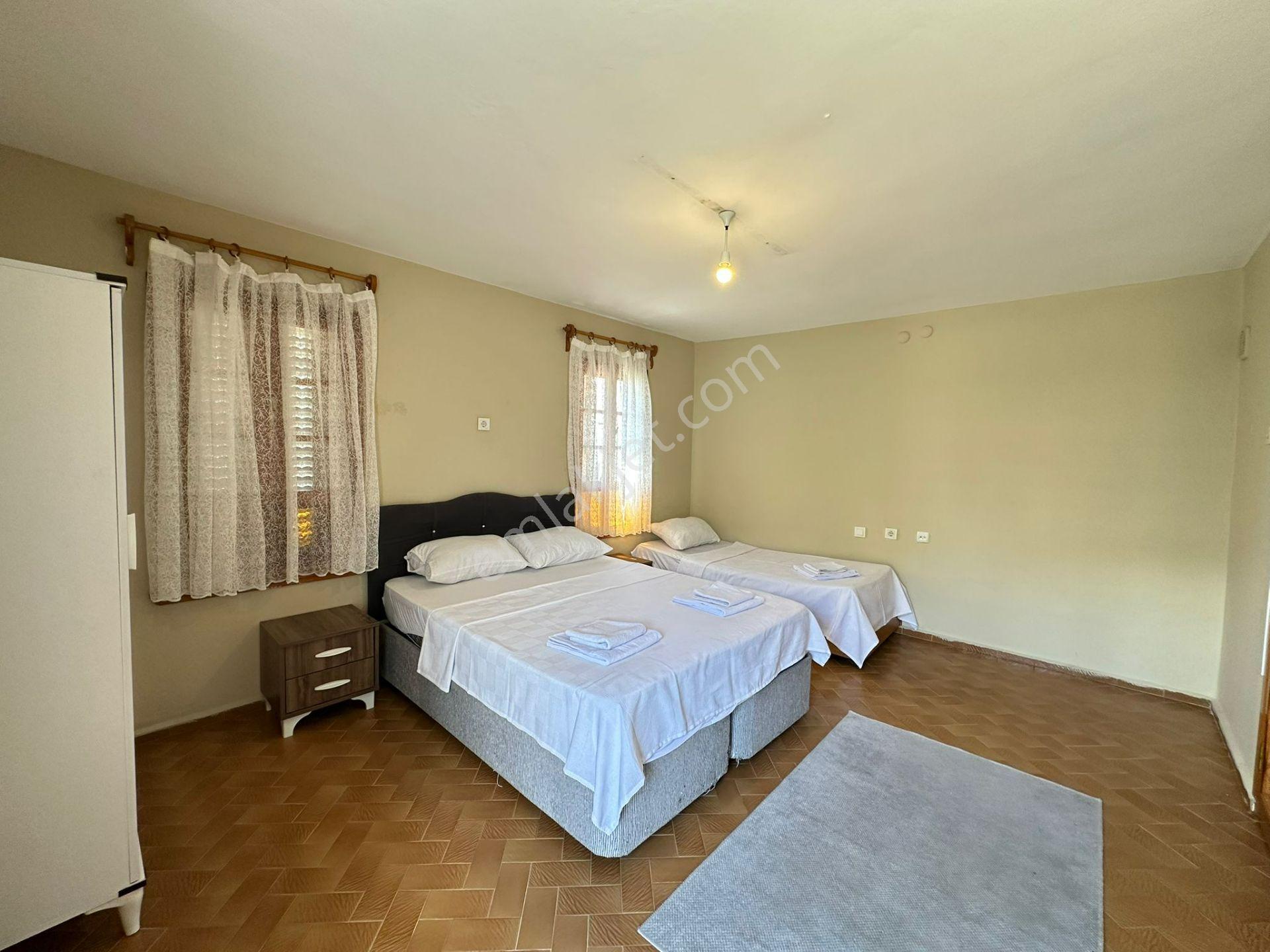 Kuşadası Kadınlar Denizi'nde 3+1 Köşe Konum Tripleks Villa - Görsel 9