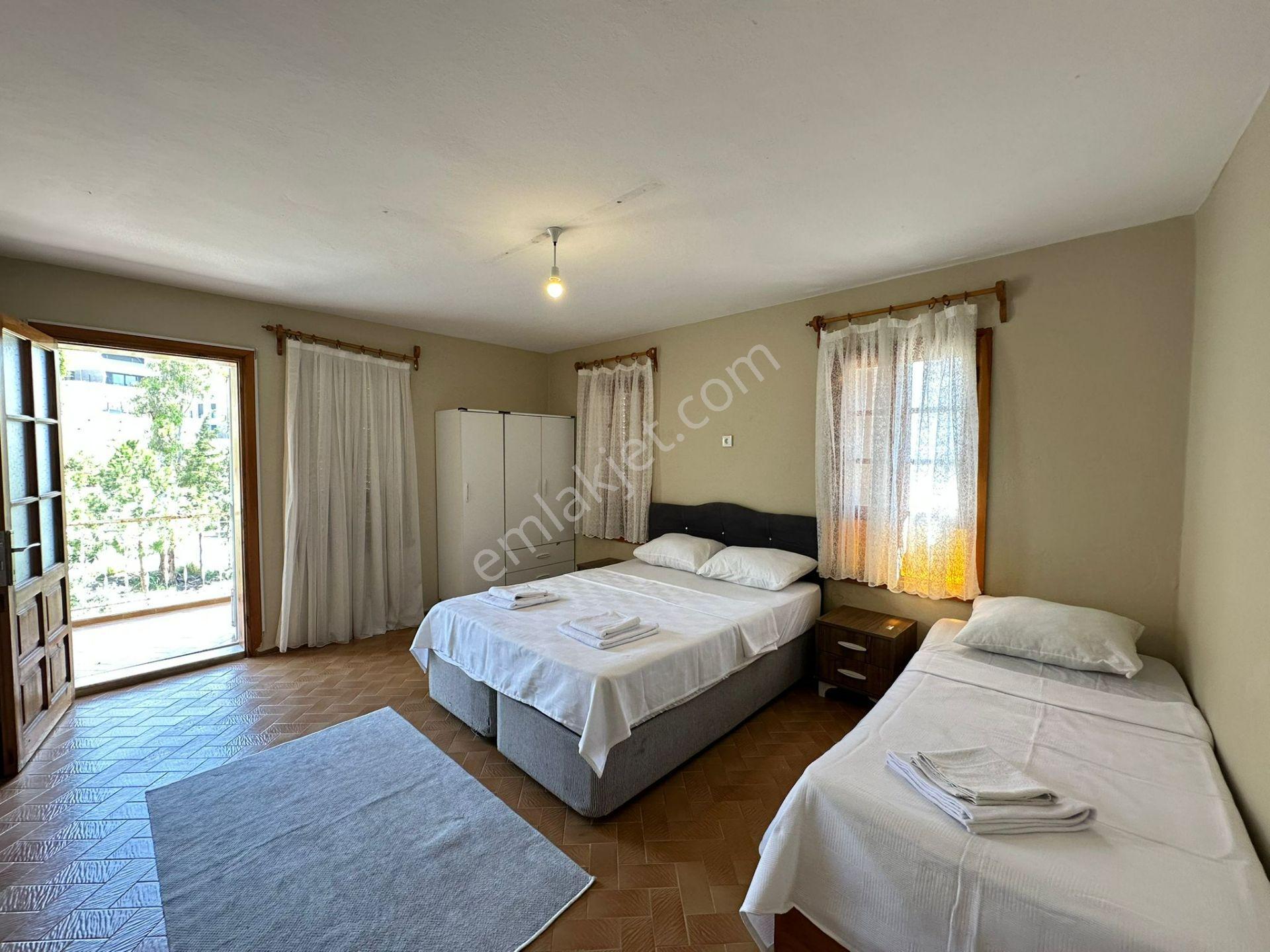 Kuşadası Kadınlar Denizi'nde 3+1 Köşe Konum Tripleks Villa - Görsel 24